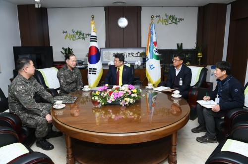 육군 제73사단 사단장 방문 이미지