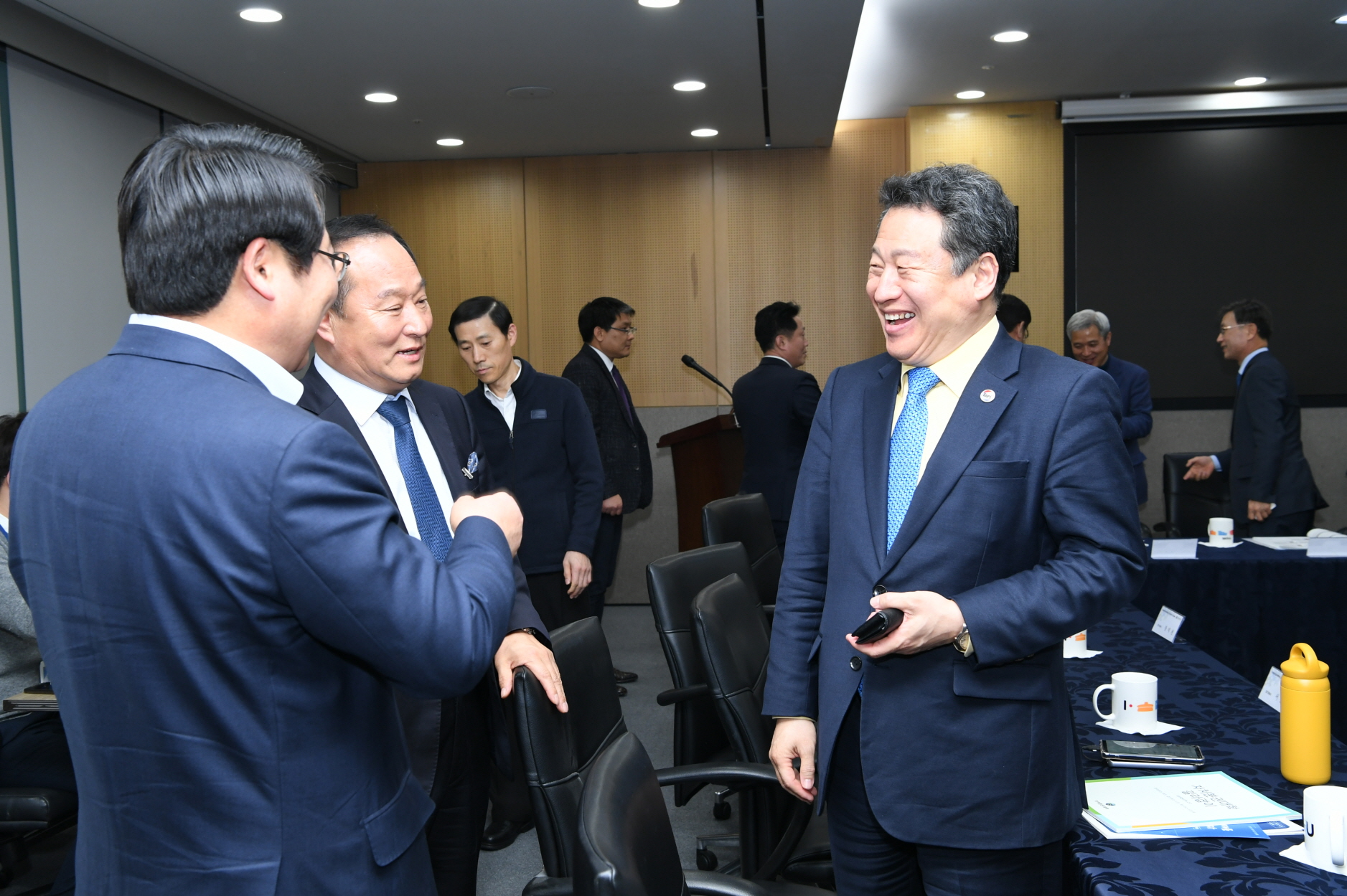 자치분권지방정부 협의회 회원 환담 이미지 13 - 본문에 자세한설명을 제공합니다.