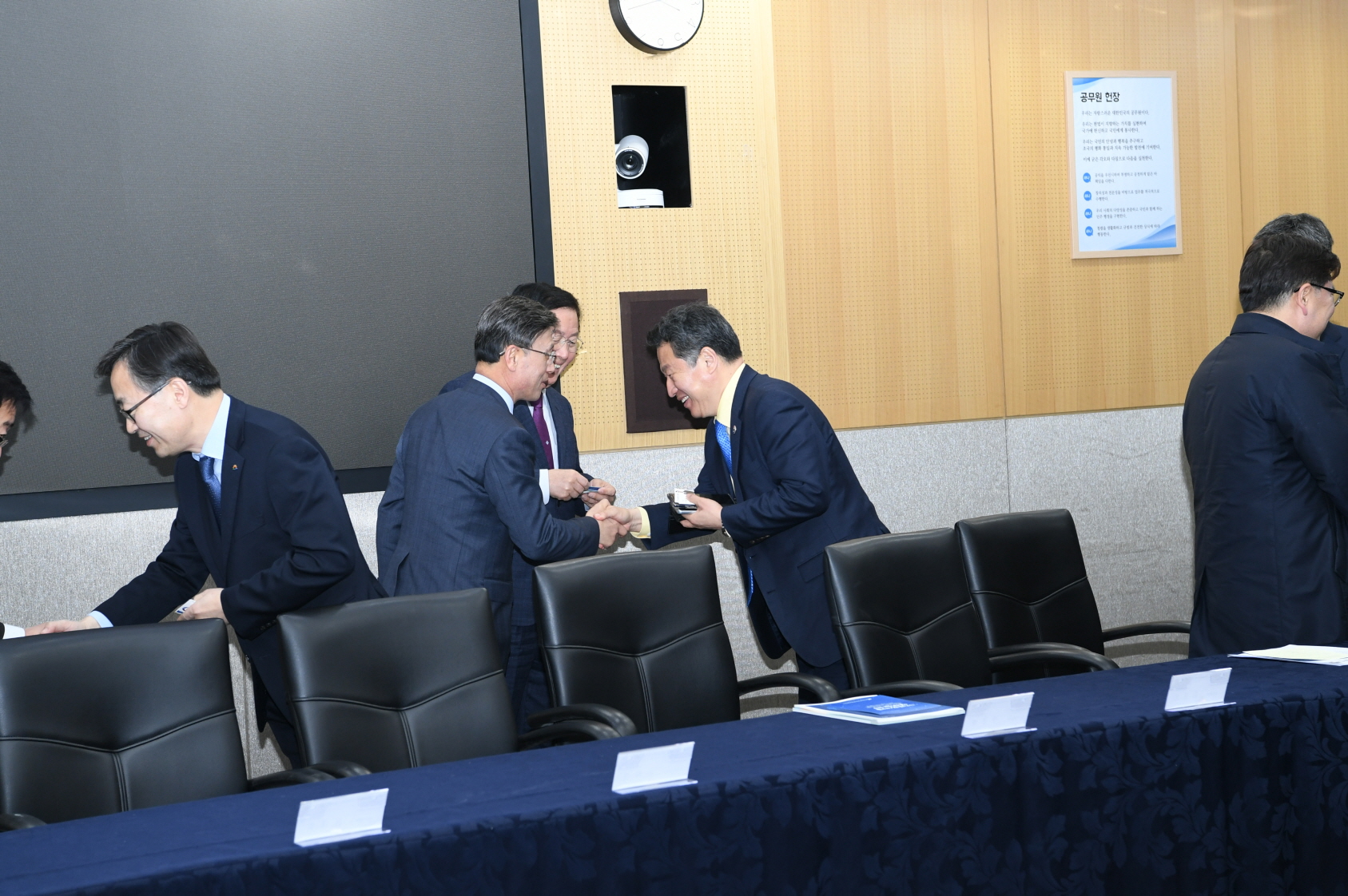 자치분권지방정부 협의회 회원 환담 이미지 21 - 본문에 자세한설명을 제공합니다.