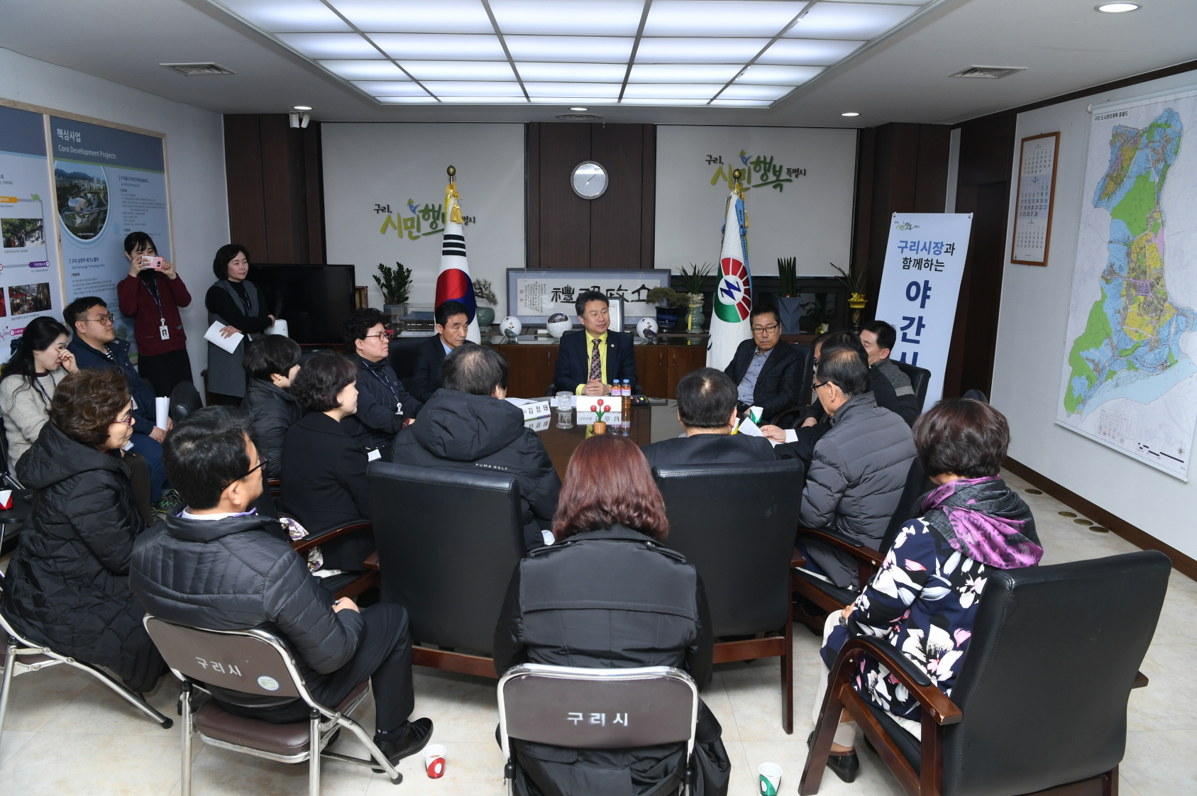 야간시장실 운영 이미지 4 - 본문에 자세한설명을 제공합니다.