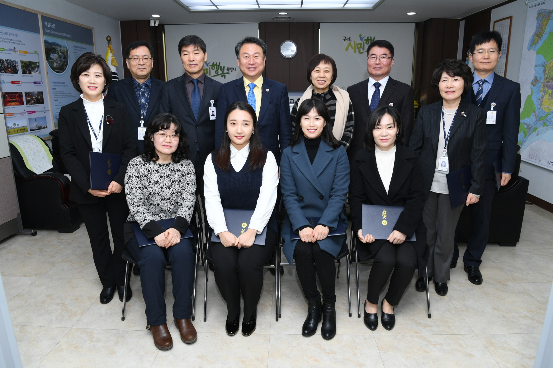 임용장 교부 이미지 1 - 본문에 자세한설명을 제공합니다.