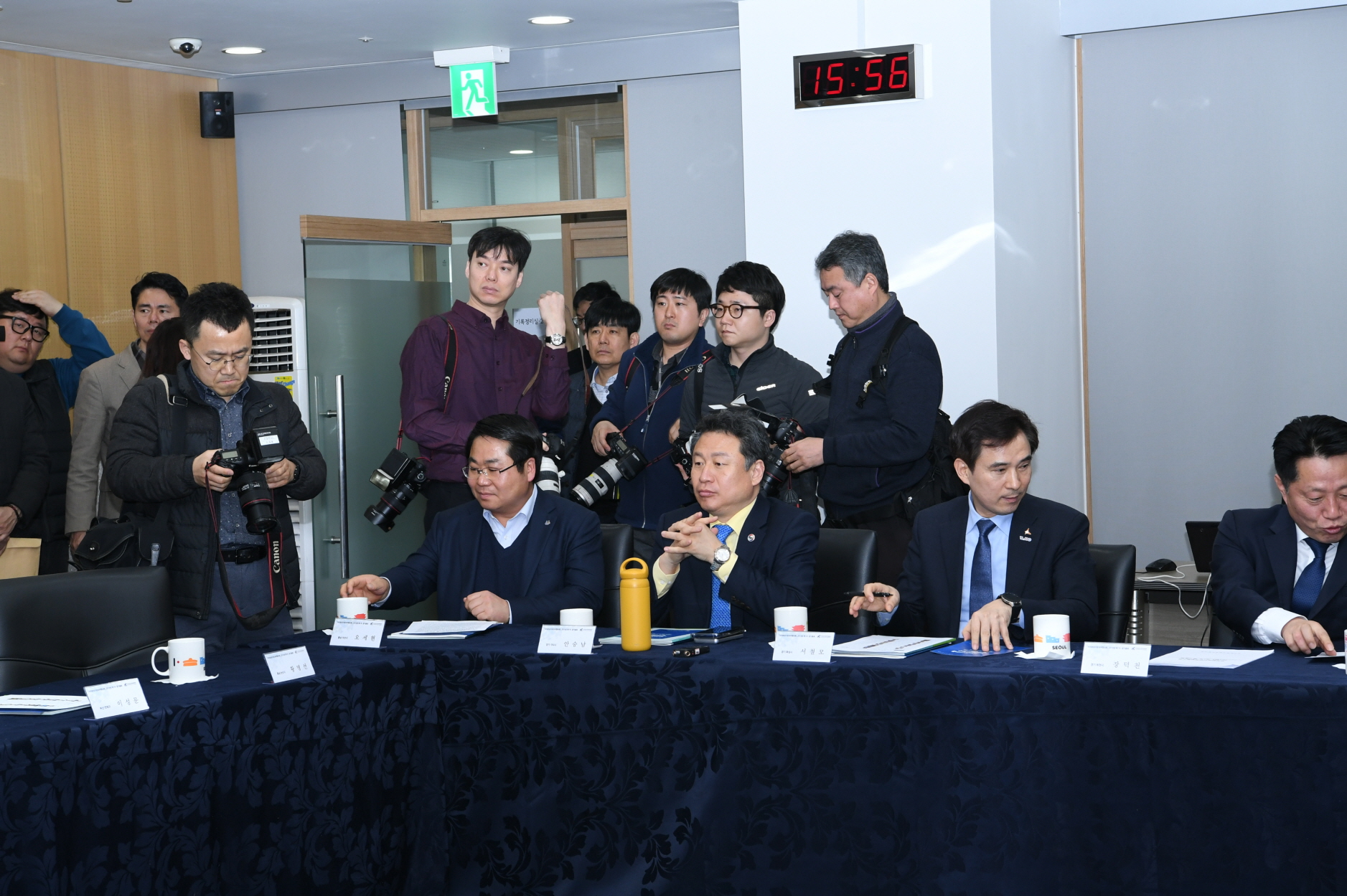 자치분권지방정부 협의회 회원 환담 이미지 6 - 본문에 자세한설명을 제공합니다.