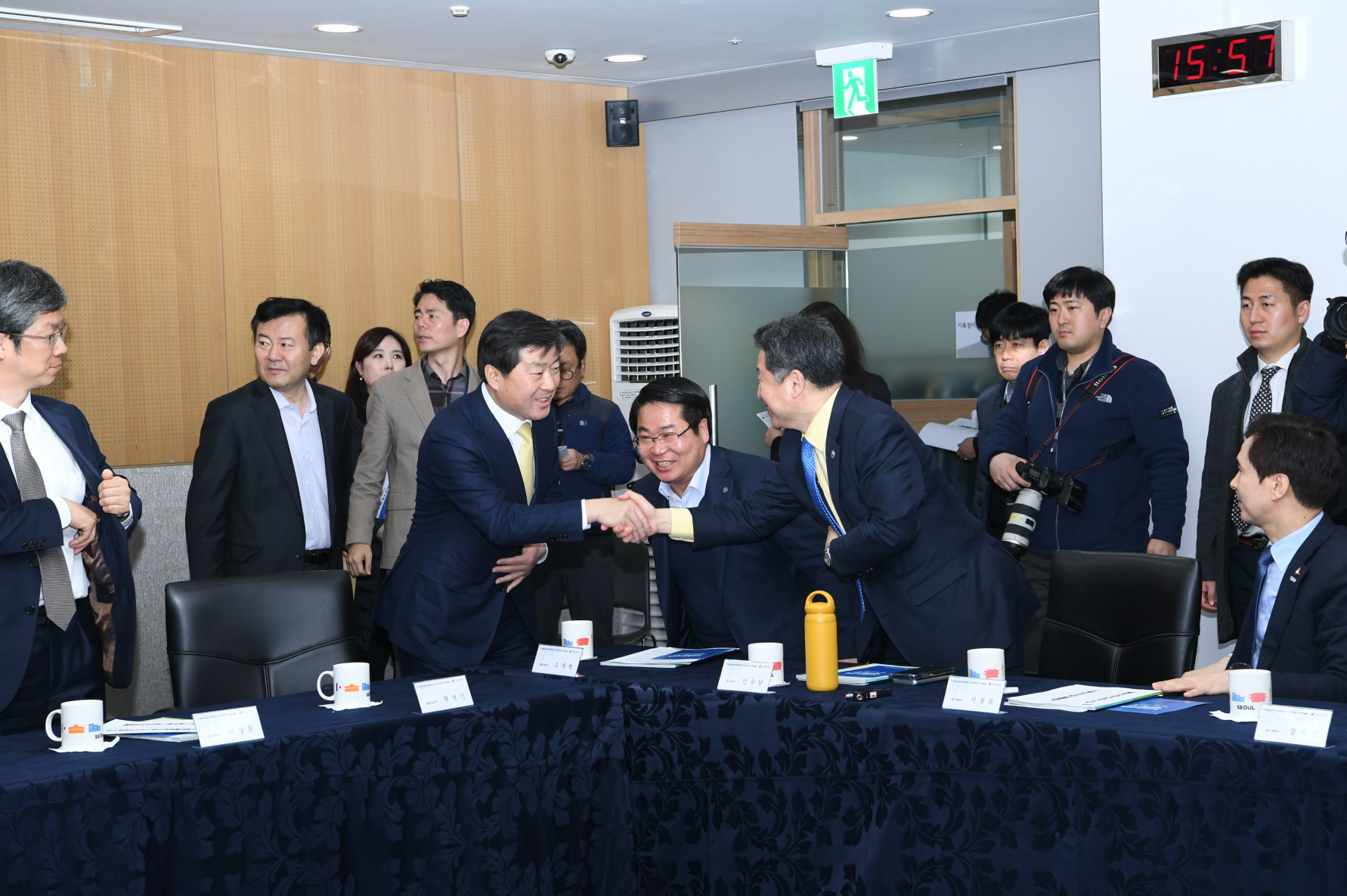 자치분권지방정부 협의회 회원 환담 이미지 5 - 본문에 자세한설명을 제공합니다.