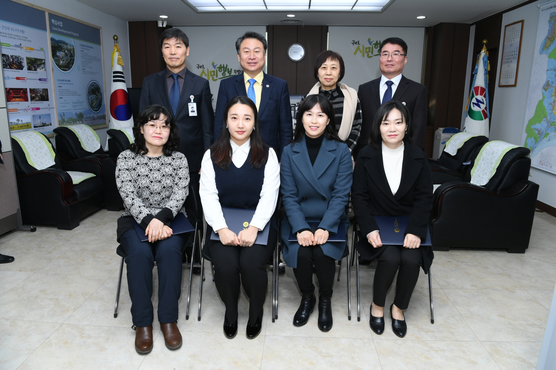 임용장 교부 이미지 2 - 본문에 자세한설명을 제공합니다.