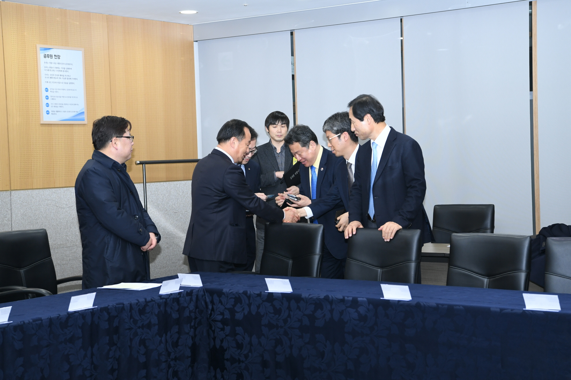 자치분권지방정부 협의회 회원 환담 이미지 23 - 본문에 자세한설명을 제공합니다.