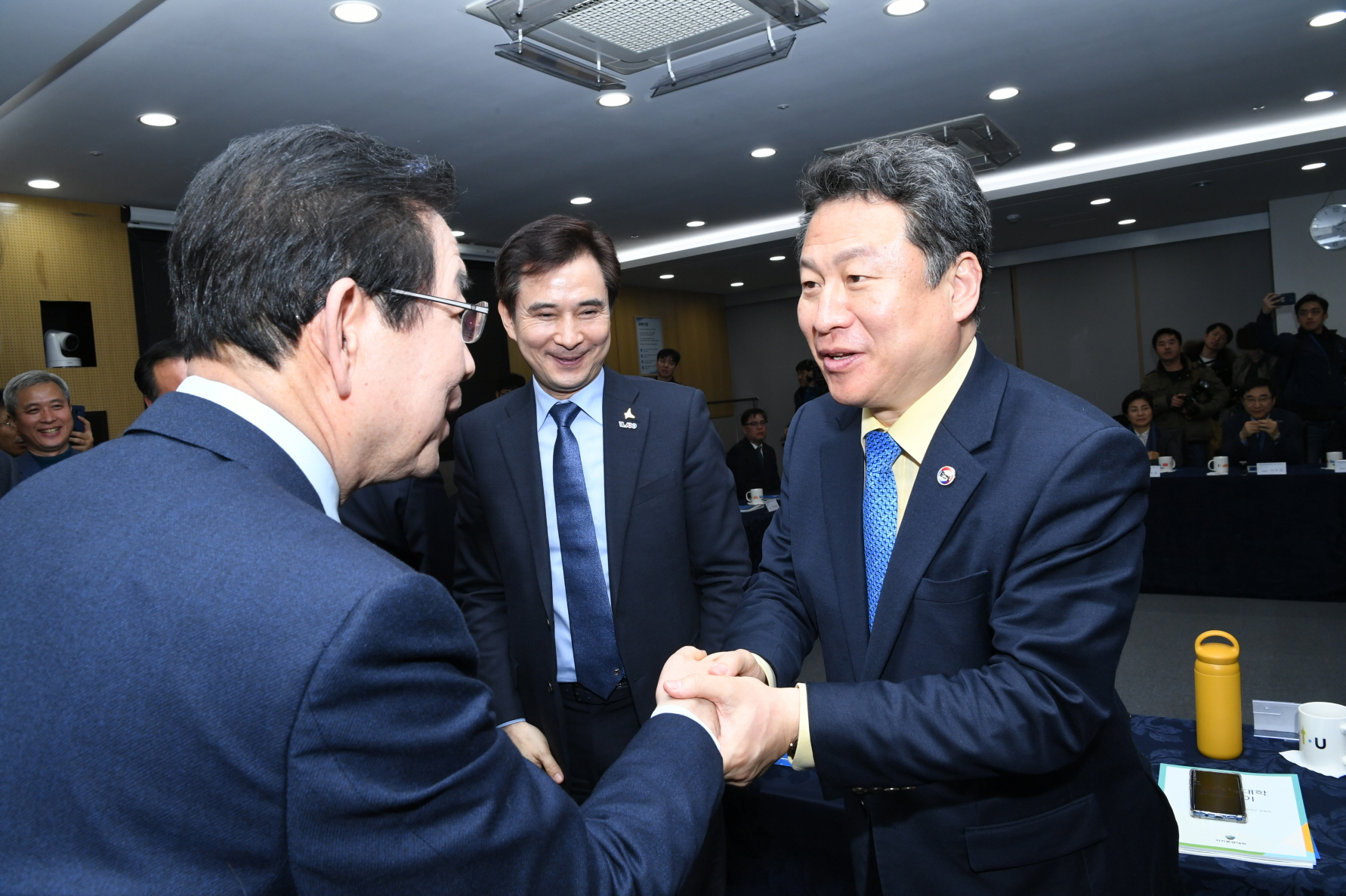 자치분권지방정부 협의회 회원 환담 이미지 3 - 본문에 자세한설명을 제공합니다.