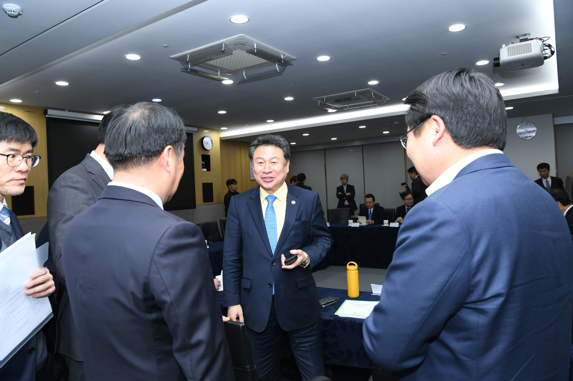 자치분권지방정부 협의회 회원 환담 이미지 11 - 본문에 자세한설명을 제공합니다.