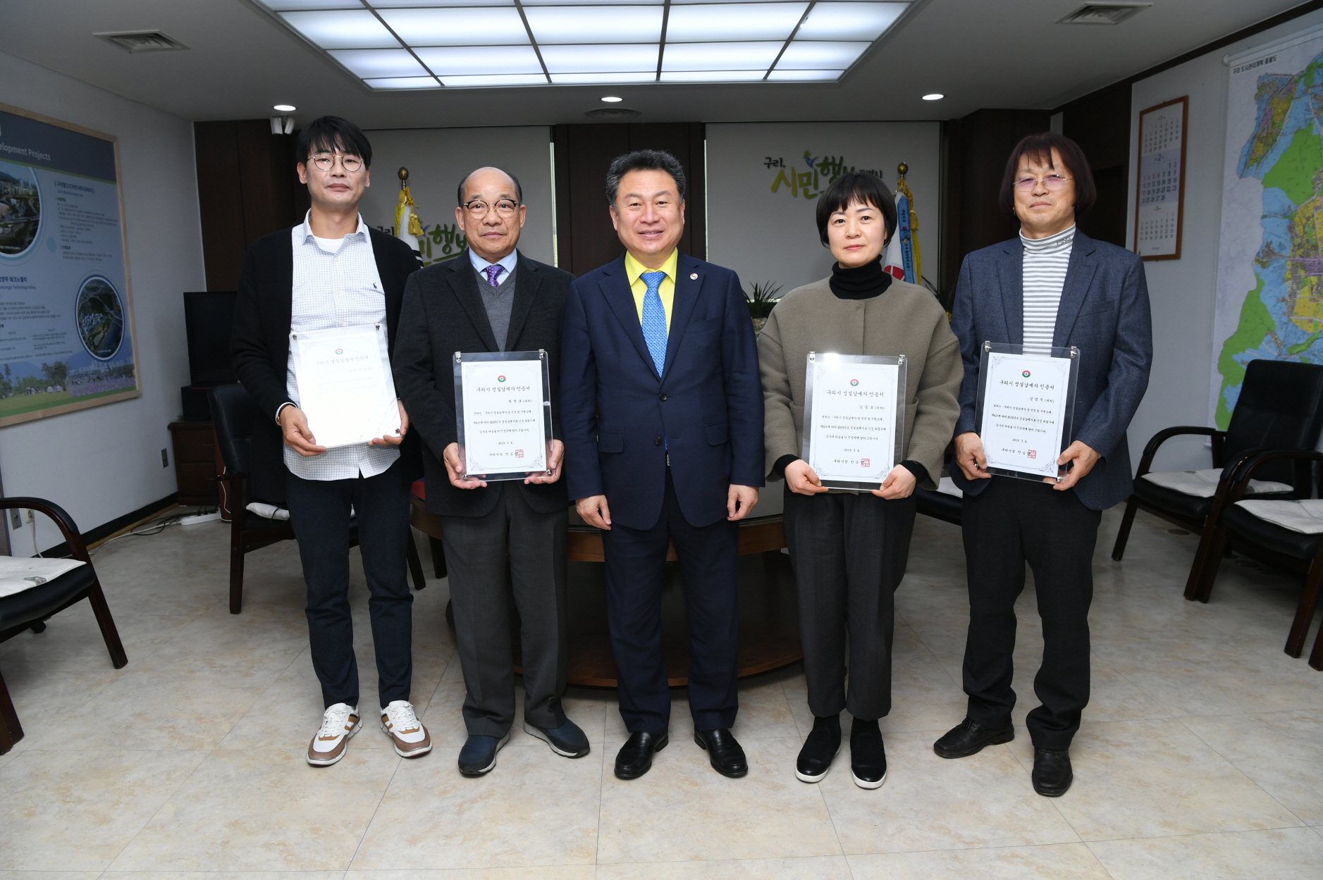 성실납세자 인증서 전달 이미지 4 - 본문에 자세한설명을 제공합니다.