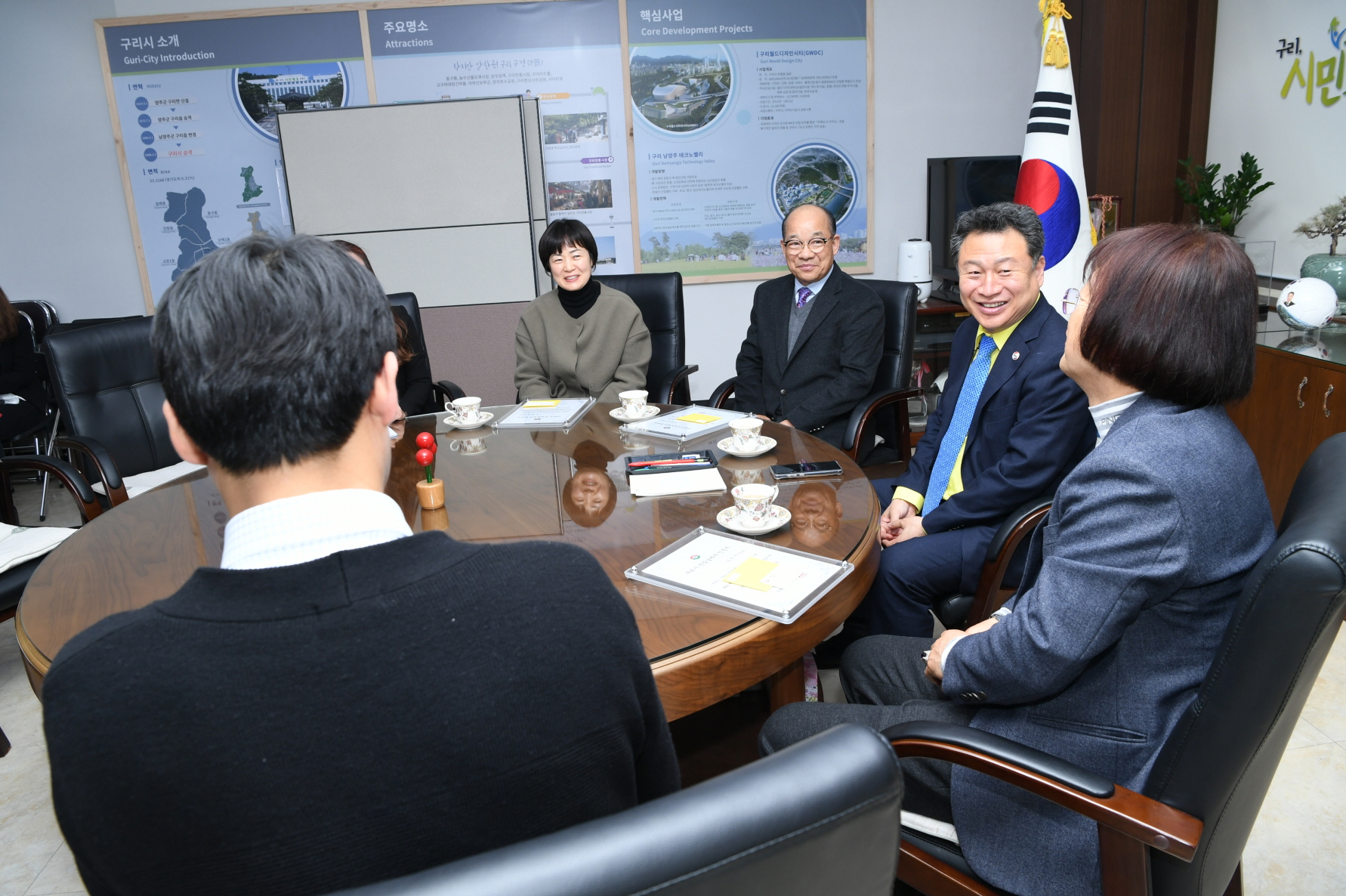 성실납세자 인증서 전달 이미지 2 - 본문에 자세한설명을 제공합니다.