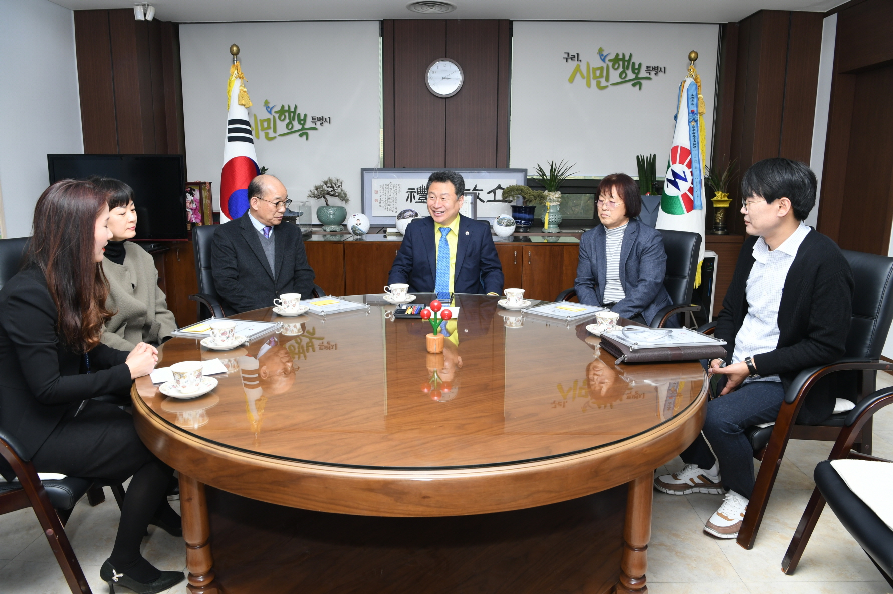 성실납세자 인증서 전달 이미지 3 - 본문에 자세한설명을 제공합니다.