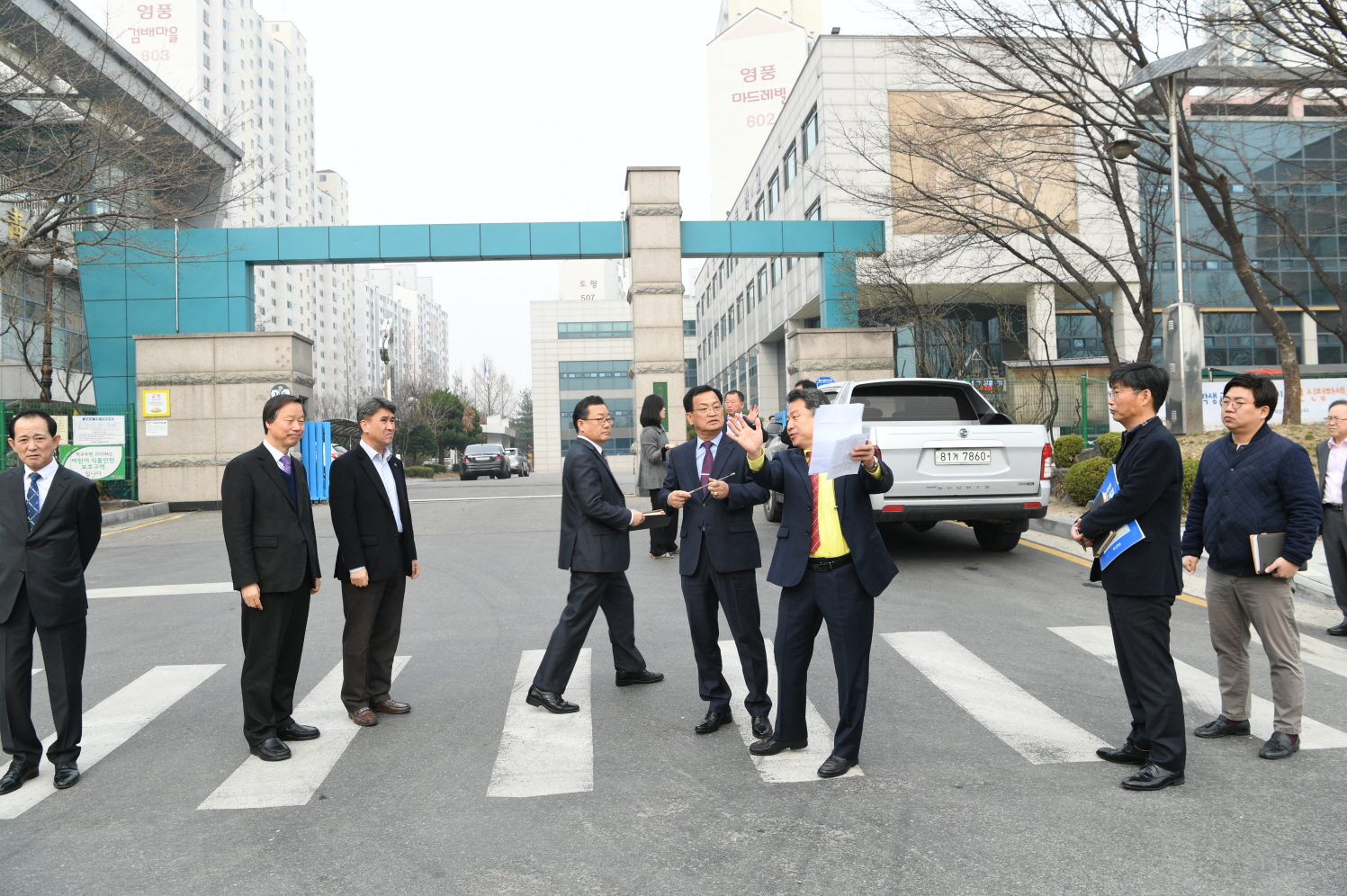 수택고등학교 앞 도로시설 점검 이미지 2 - 본문에 자세한설명을 제공합니다.