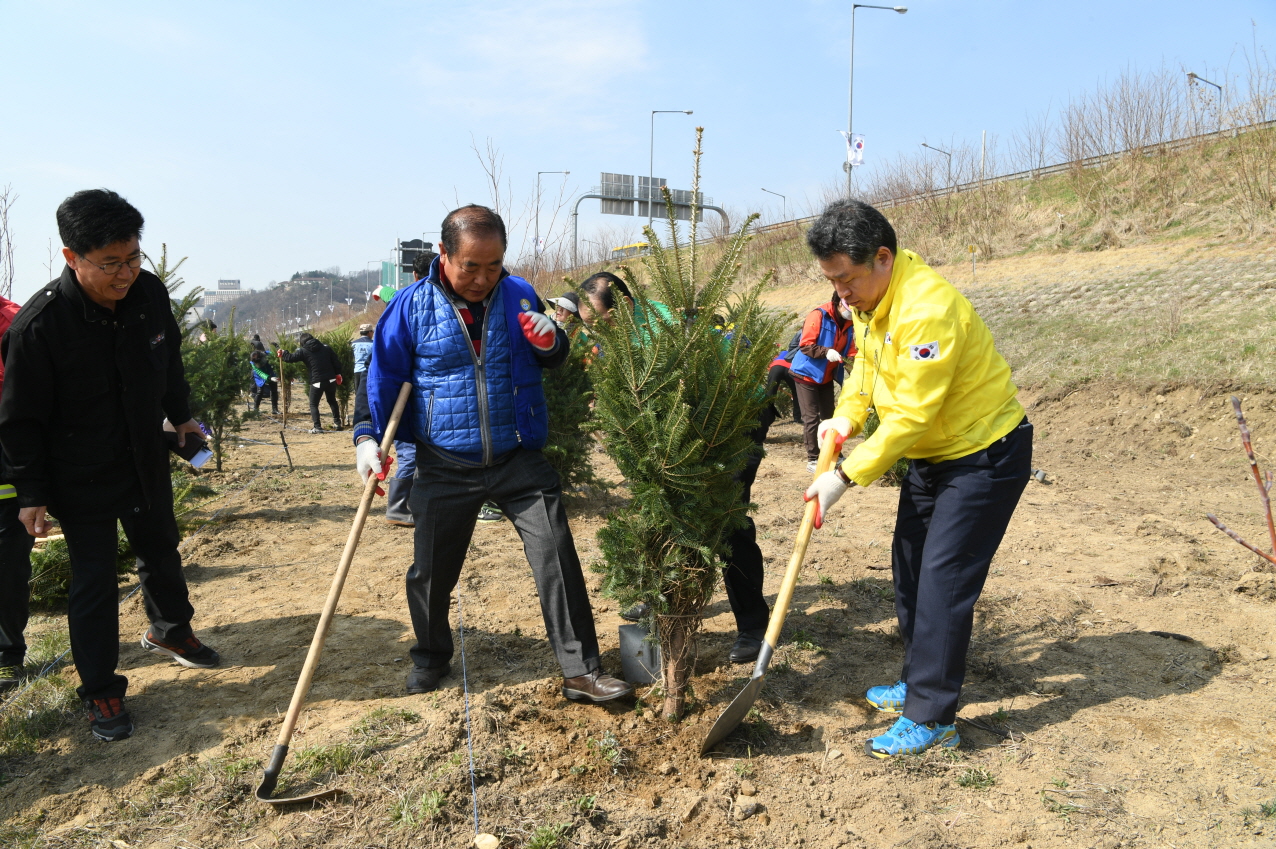 제74회 식목일 기념 행사 이미지 9 - 본문에 자세한설명을 제공합니다.