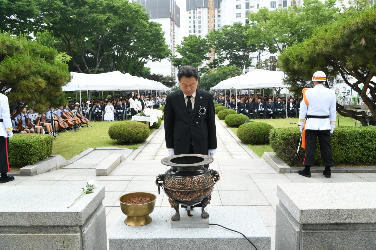 제64회 현충일 추념식 2-1 이미지 61 - 본문에 자세한설명을 제공합니다.