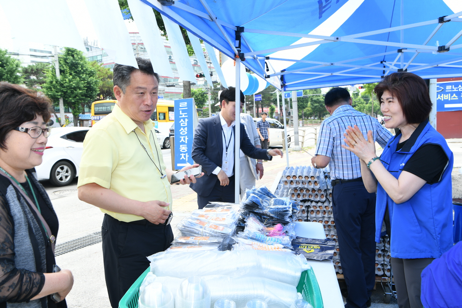 사랑의 일일찻집(교문2동 바르게살기협의회) 이미지 3 - 본문에 자세한설명을 제공합니다.