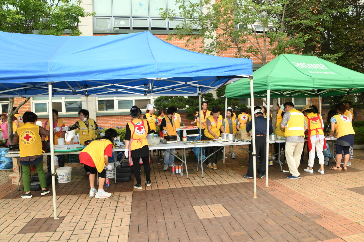 제3회 희망풍차 결연세대화 독거어르신 추억더하기 짜장면 먹는 날 이미지 5 - 본문에 자세한설명을 제공합니다.