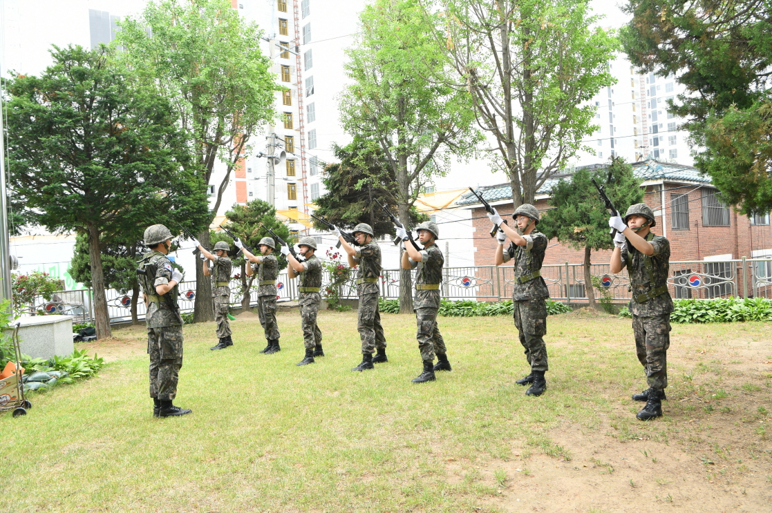 제64회 현충일 추념식 2-1 이미지 88 - 본문에 자세한설명을 제공합니다.