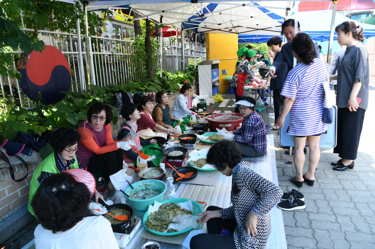 교문2동 새마을부녀회 바자회 이미지 3 - 본문에 자세한설명을 제공합니다.