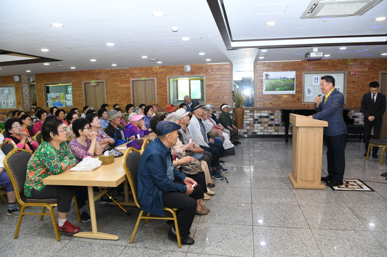 천성교회 어르신 경로잔치 이미지 15 - 본문에 자세한설명을 제공합니다.