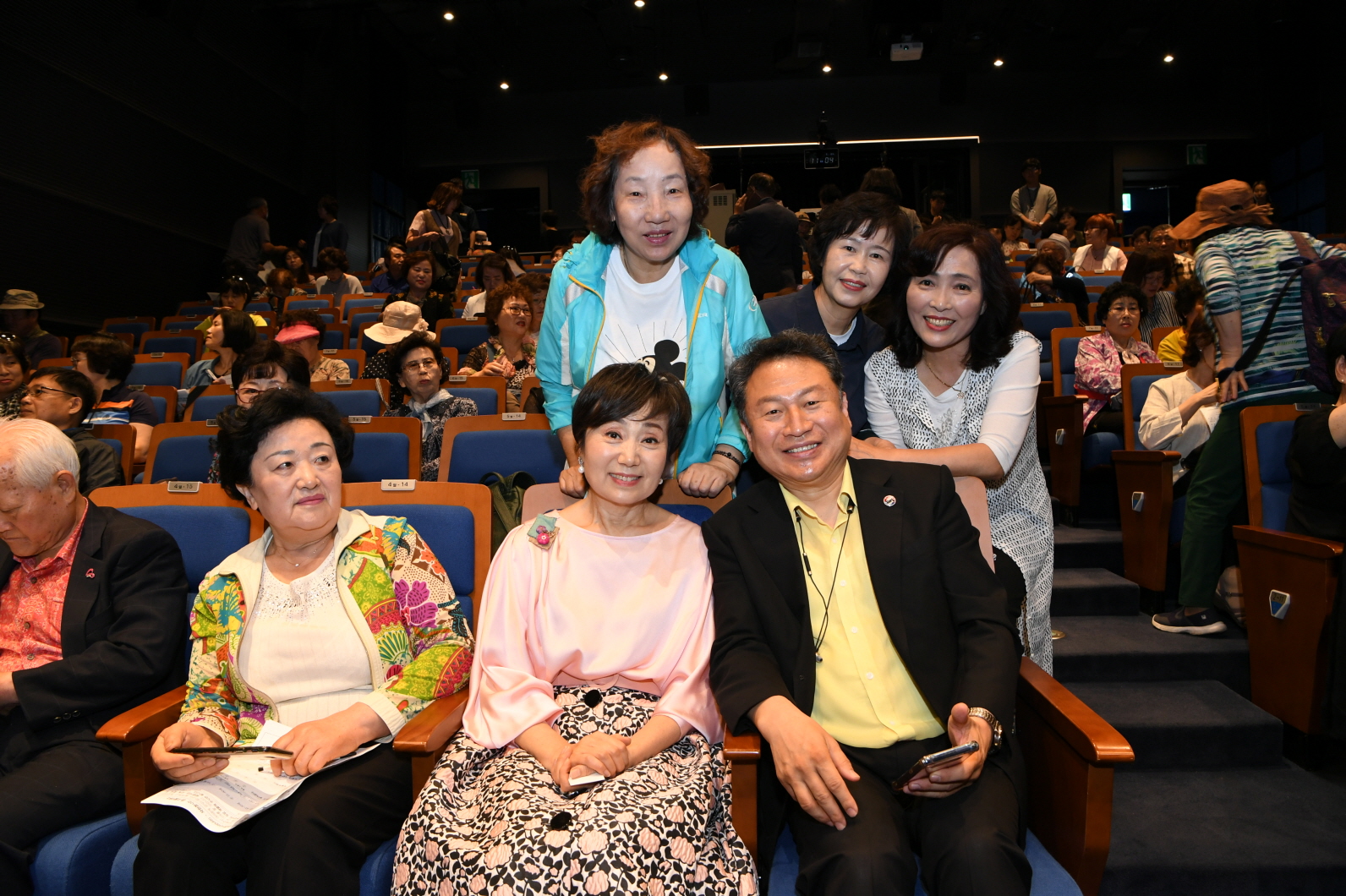 자원봉사자 특강 및 문화공연 이미지 1 - 본문에 자세한설명을 제공합니다.