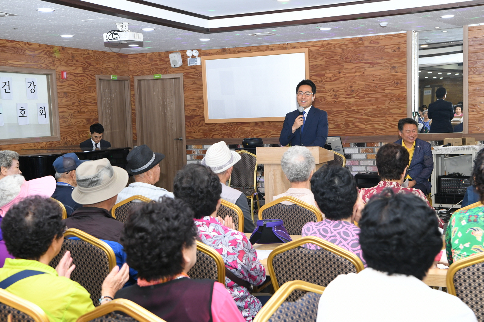 천성교회 어르신 경로잔치 이미지 18 - 본문에 자세한설명을 제공합니다.