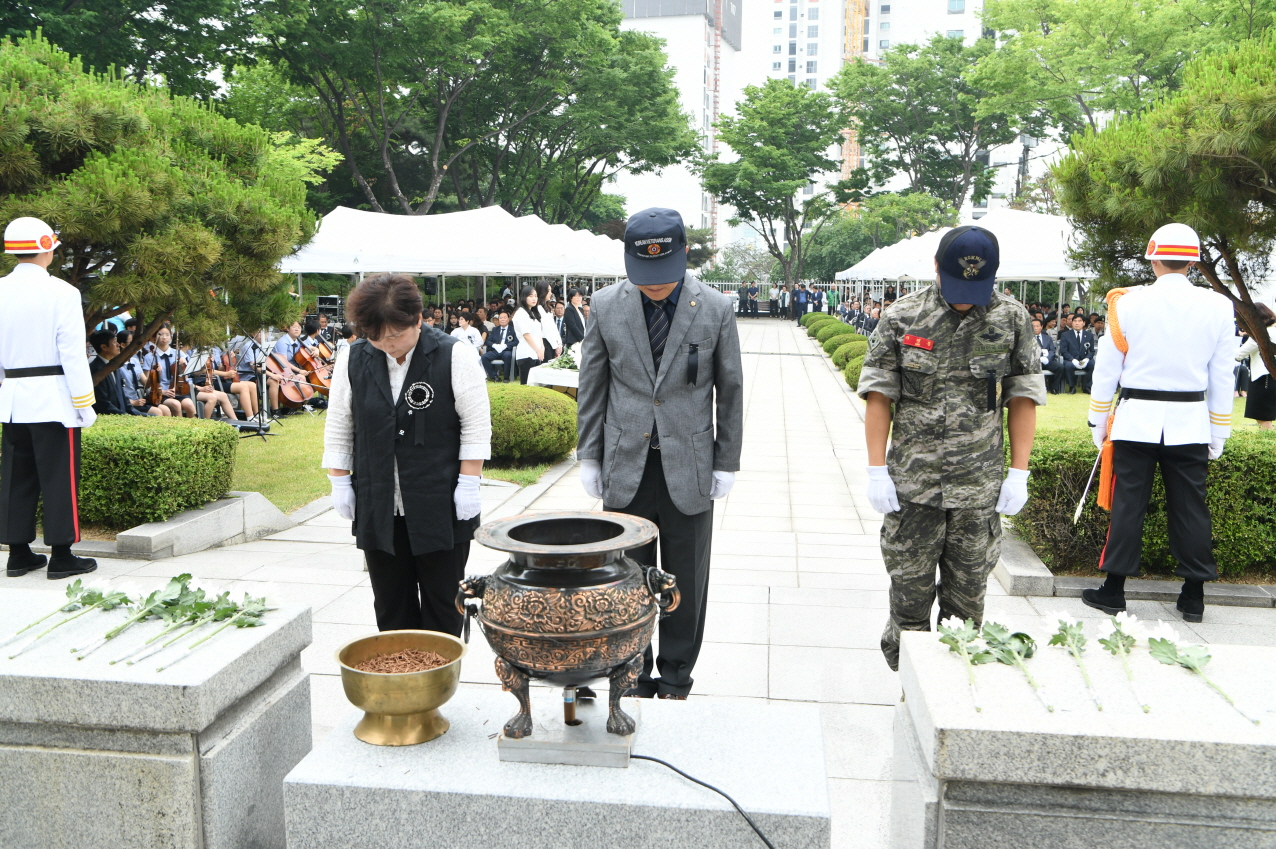제64회 현충일 추념식 2-1 이미지 42 - 본문에 자세한설명을 제공합니다.