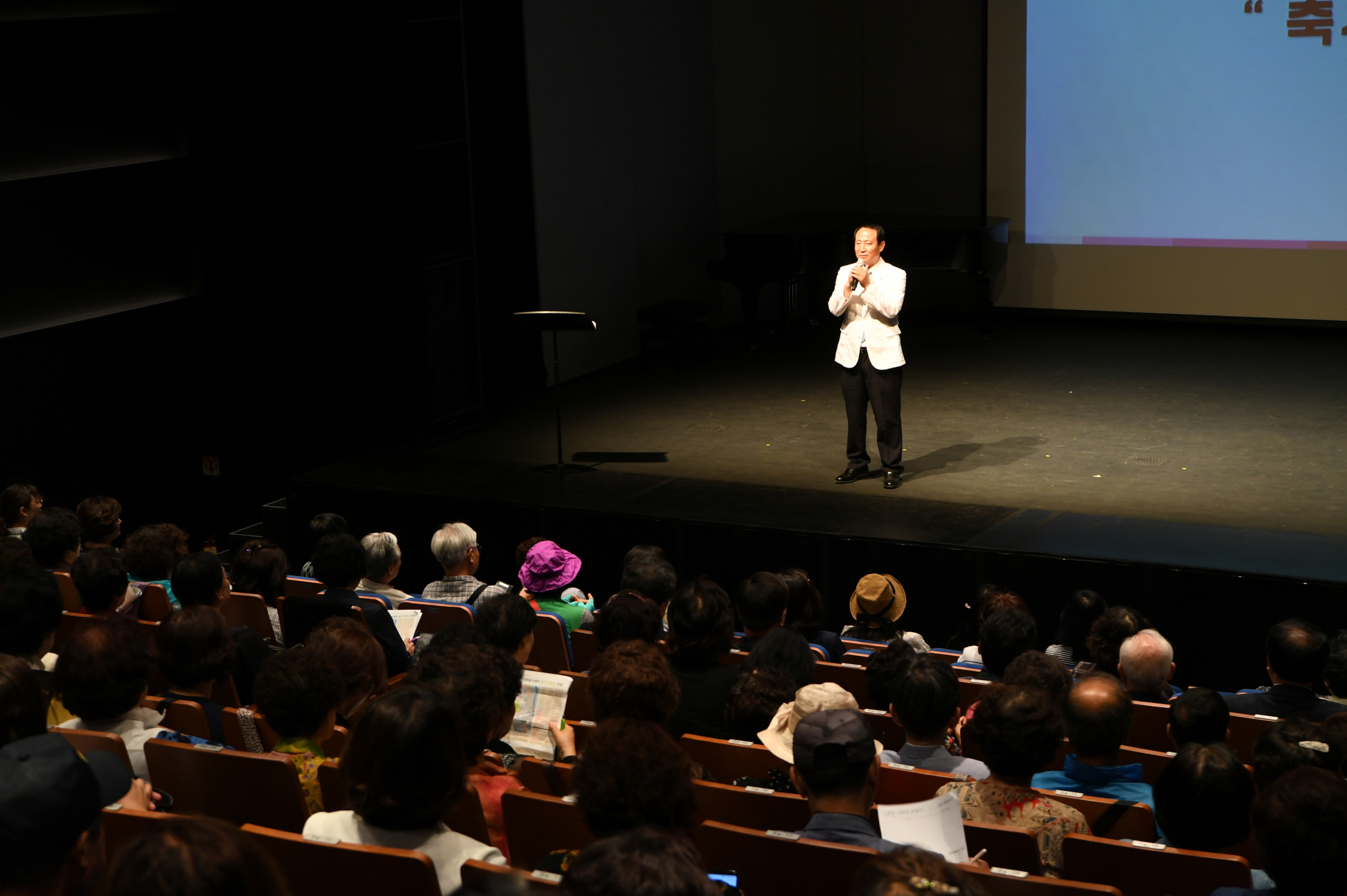 자원봉사자 특강 및 문화공연 이미지 23 - 본문에 자세한설명을 제공합니다.