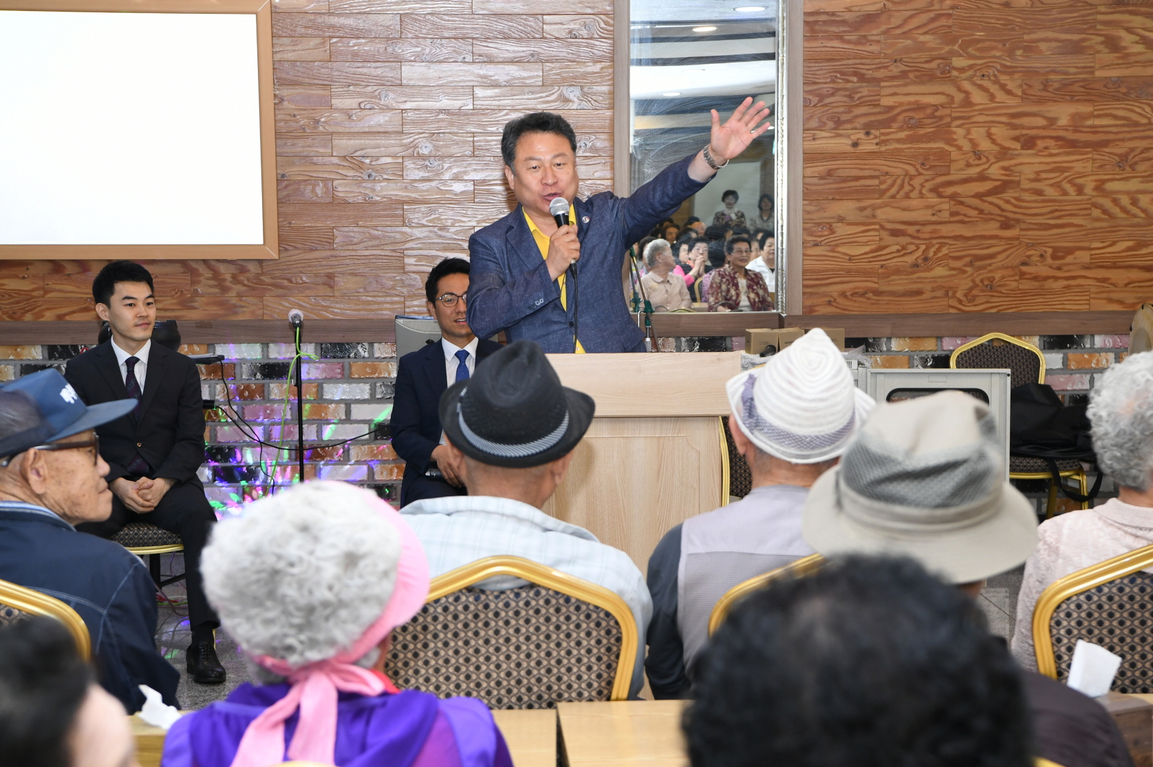 천성교회 어르신 경로잔치 이미지 12 - 본문에 자세한설명을 제공합니다.
