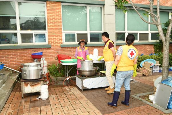 제3회 희망풍차 결연세대화 독거어르신 추억더하기 짜장면 먹는 날 이미지