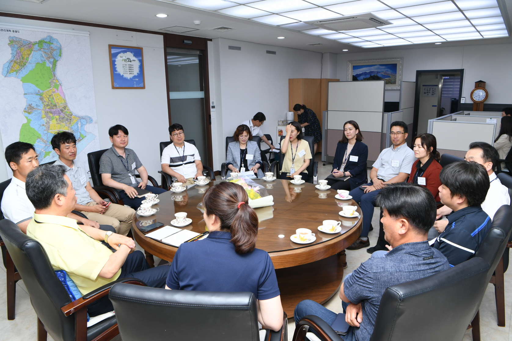 구리시청 직장 동호회별 회장들과 차 대화 이미지 2 - 본문에 자세한설명을 제공합니다.