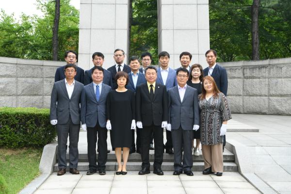 민선7기 취임 1주년 안승남 시장 현충탑 참배 이미지
