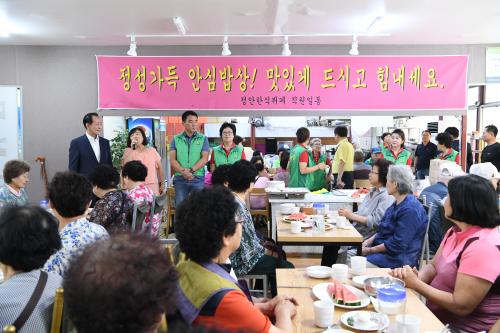 인창동 어르신 삼계탕 대접 이미지