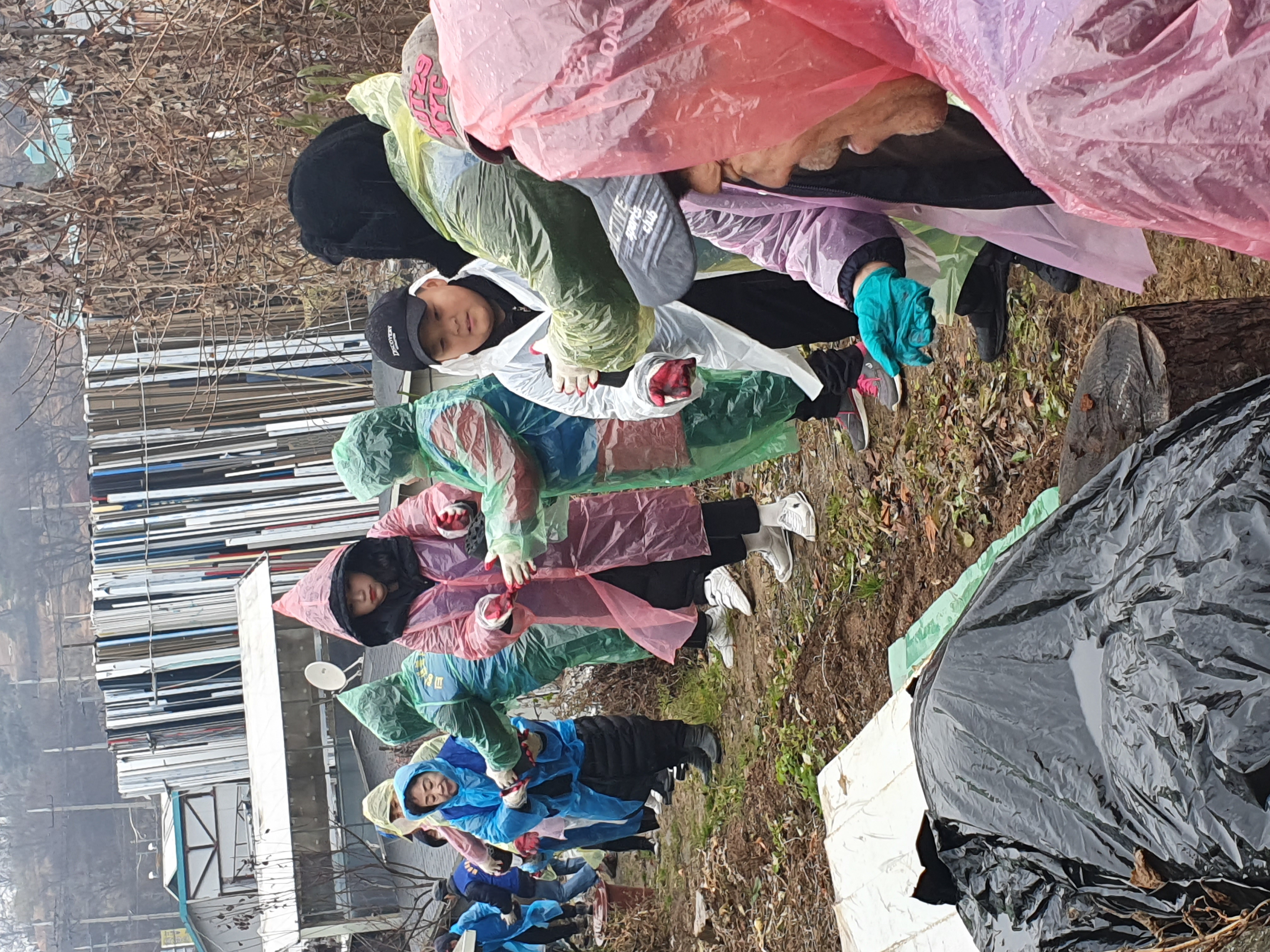 1202 구리시 교문1동, 사랑의 연탄 나눔 행사 열려 이미지 2 - 본문에 자세한설명을 제공합니다.