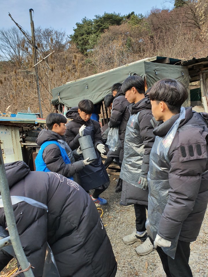구리시, 취약 계층 위한 사랑의 연탄 나눔 진행 이미지 1 - 본문에 자세한설명을 제공합니다.
