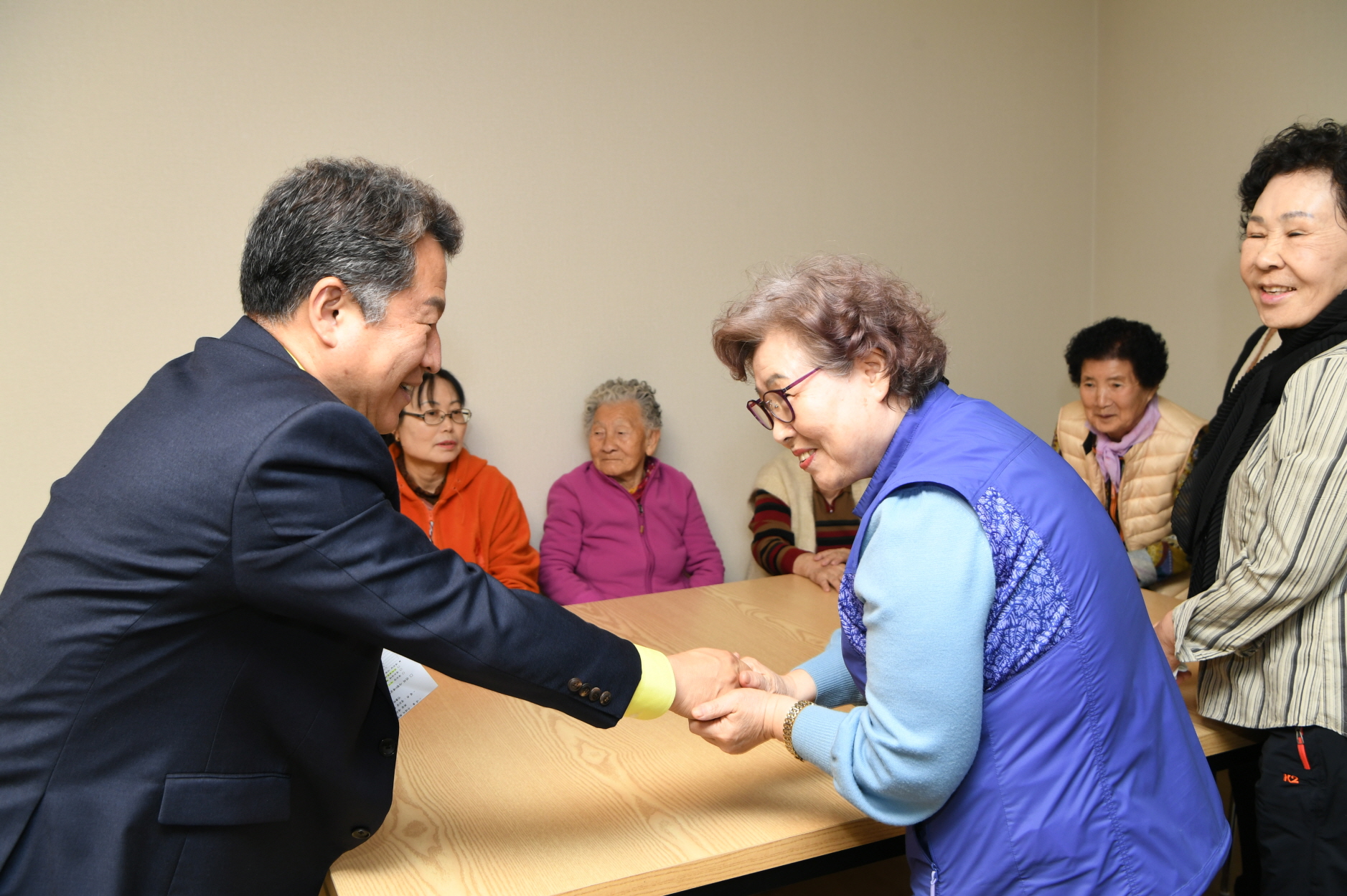 갈매 i-Park 경로당 간담회 이미지 8 - 본문에 자세한설명을 제공합니다.