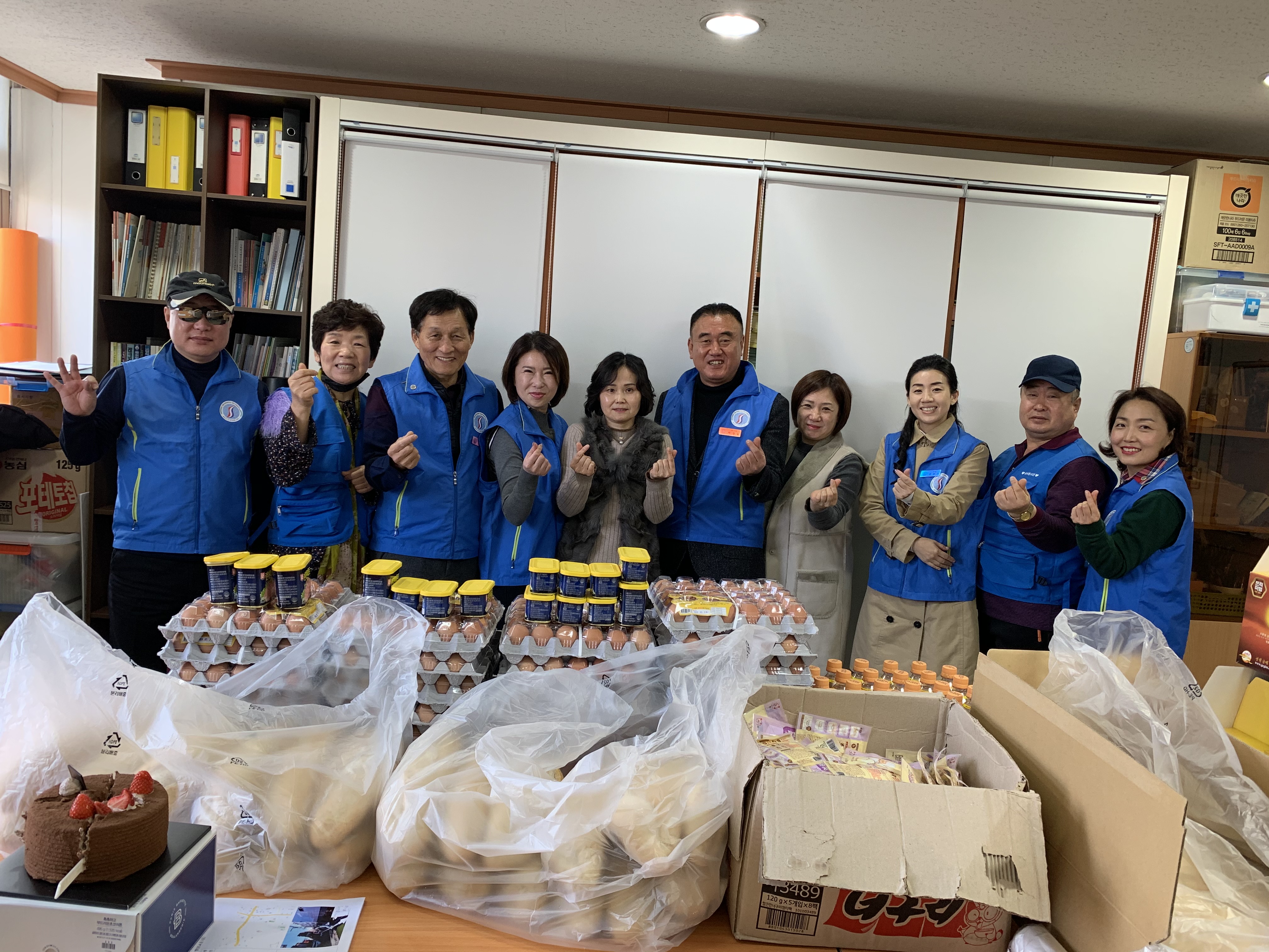 구리시, 축복봉사단과 취약 계층 10가정 후원 연계   이미지 1 - 본문에 자세한설명을 제공합니다.