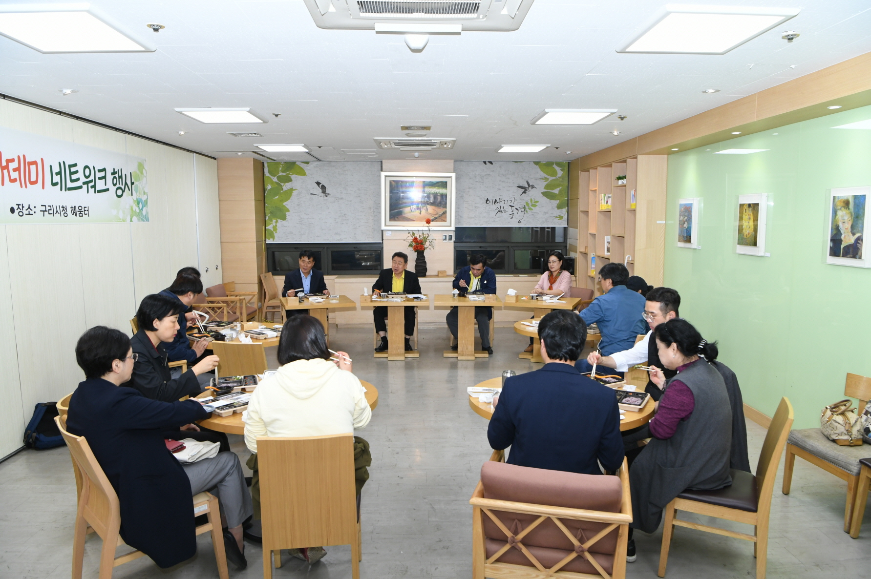 사회적경제 수료자들과의 간담회 이미지 6 - 본문에 자세한설명을 제공합니다.