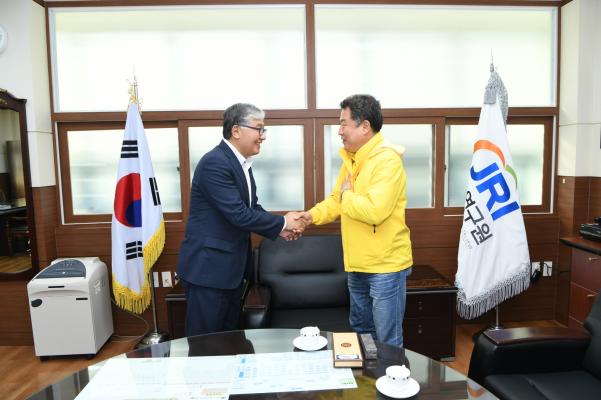 안승남 구리시장과 김동전 제주연구원 원장과의 간담회 이미지