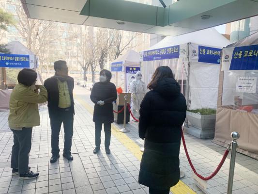 신종코로나바이러스 감염증 대응 - 선별진료소 근무자 격려 이미지