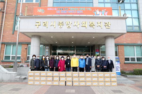 코로나19극복을 위한 긴급 생필품 키트(KIT) 전달식 이미지