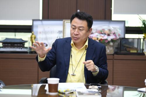 경기예술지 인터뷰 이미지