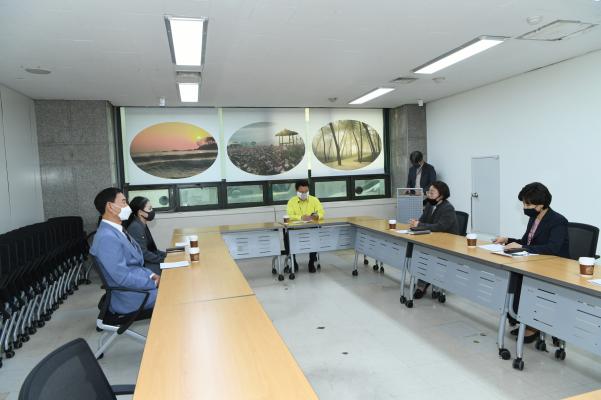 코로나19  심각 단계 후원금 전달 - 이현건축사사무소 이미지